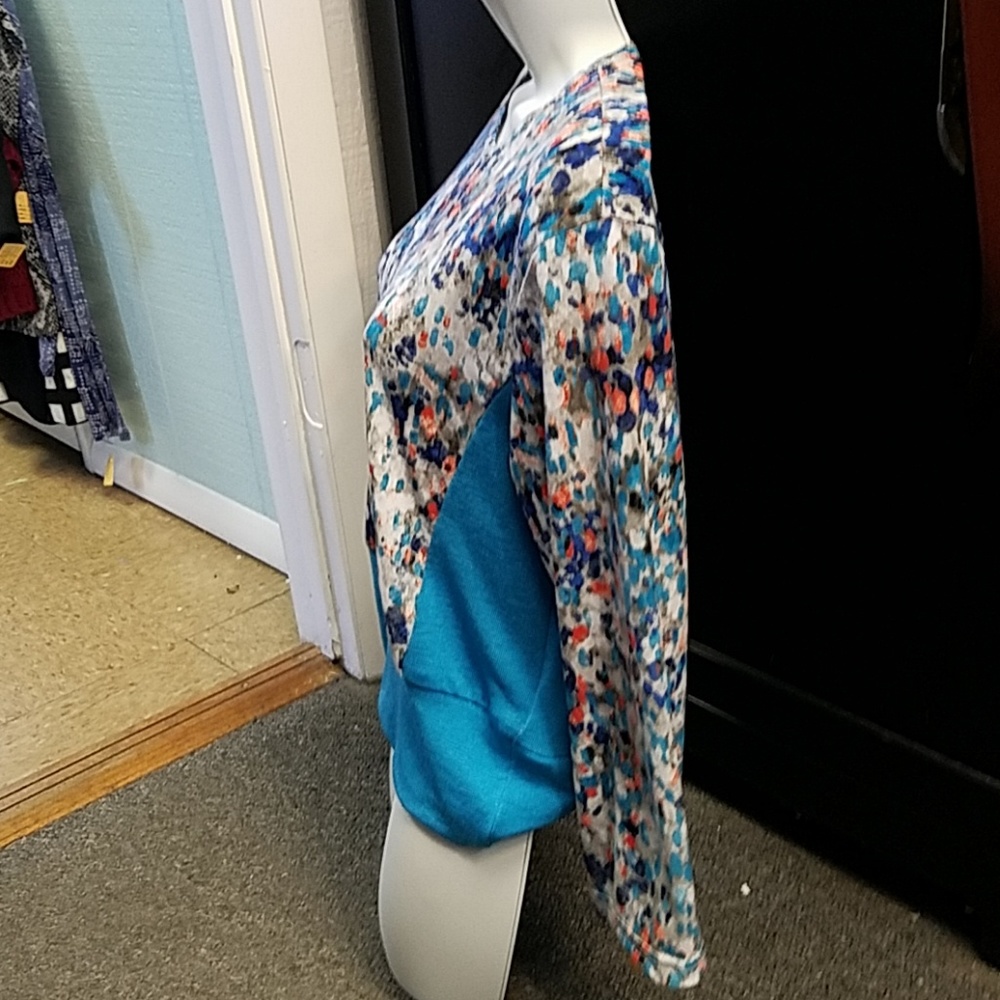 Chic Multi-Color 3/4 Sleeve Top - Picture 3 of 8
